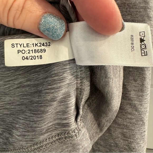 Vineyard Vines Shark Week Gray 1/4 Zip Performance Pullover Medium Sporty Active - Picture 7 of 8